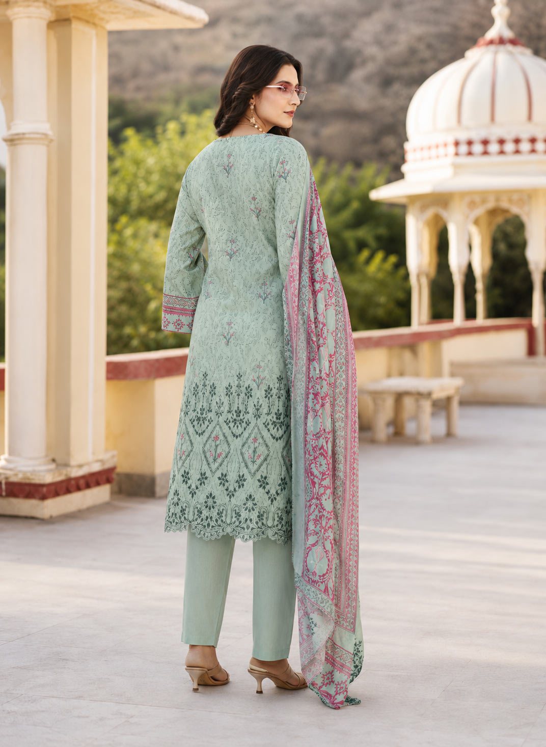 Mahnoor 3-Piece Unstitched Suit