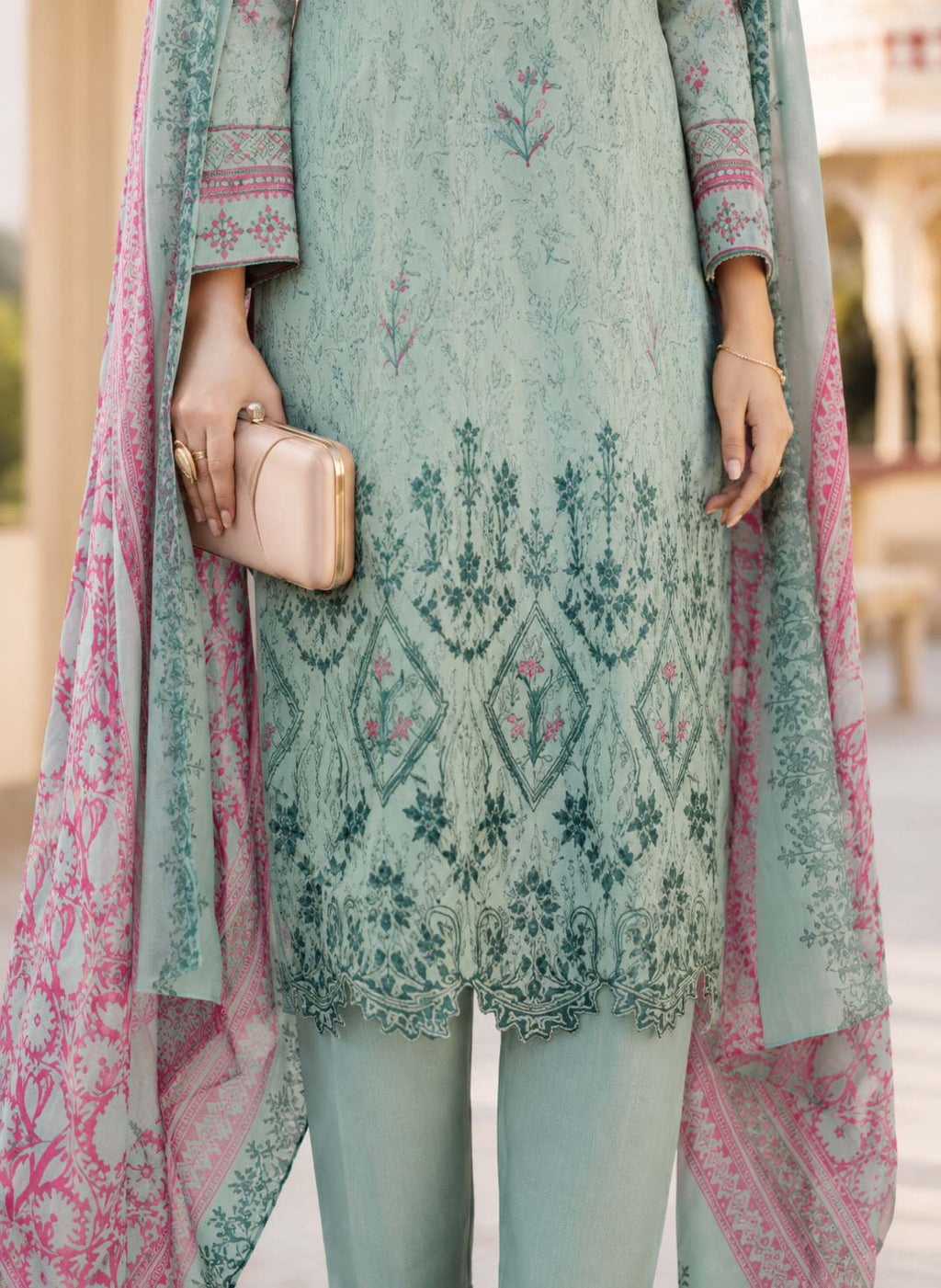 Mahnoor 3-Piece Unstitched Suit